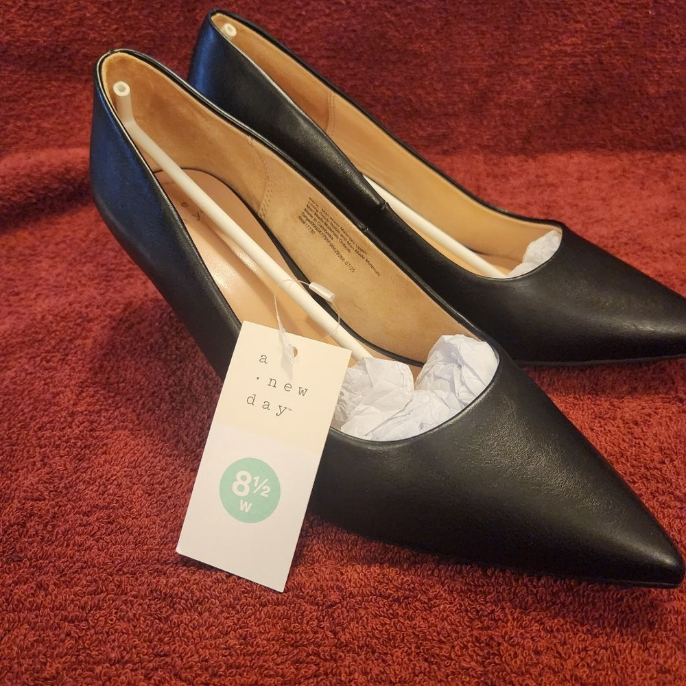 A New Day Cindy Black Pointed Toe Kitten Heel Pumps 8.5W